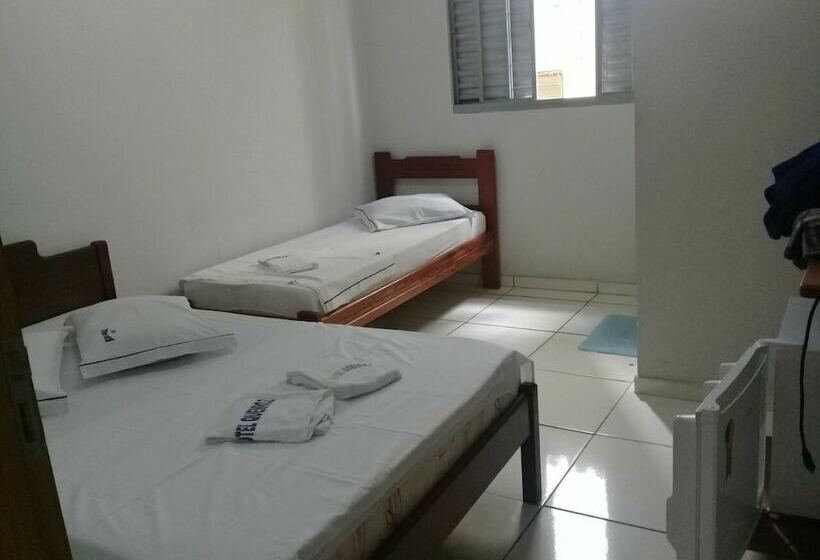 اتاق استاندارد سه نفره, Queiroz