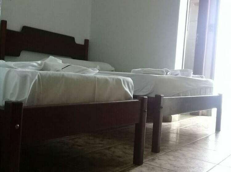 اتاق استاندارد سه نفره, Queiroz