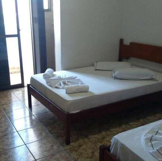 اتاق استاندارد سه نفره, Queiroz