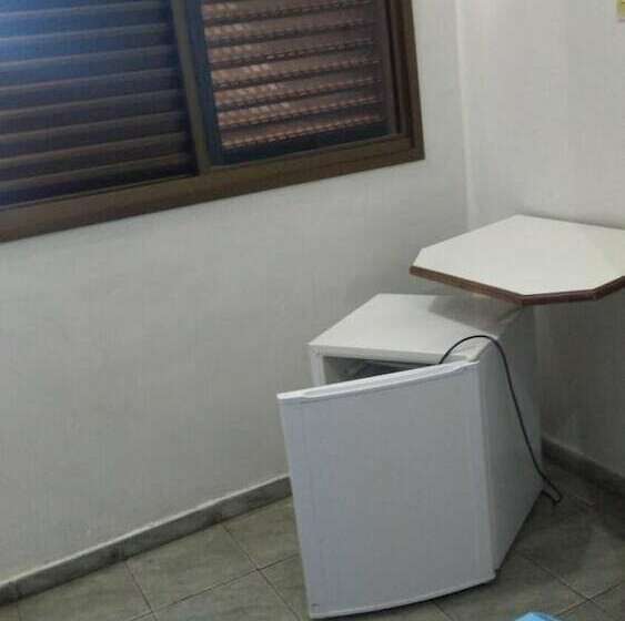 اتاق استاندارد سه نفره, Queiroz