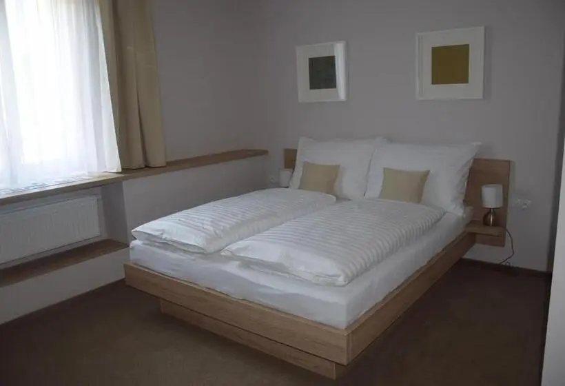Standard-huone, Rokiten