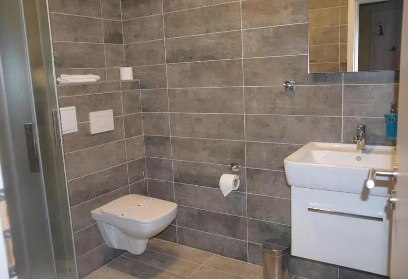 Standard-huone, Rokiten