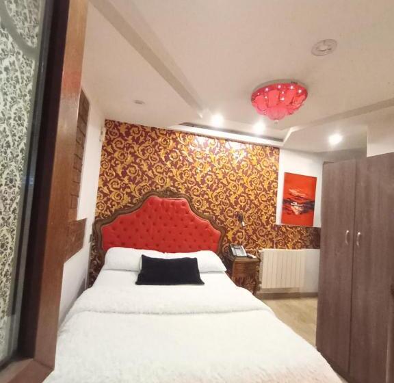 スタンダードルーム, Von Astorian