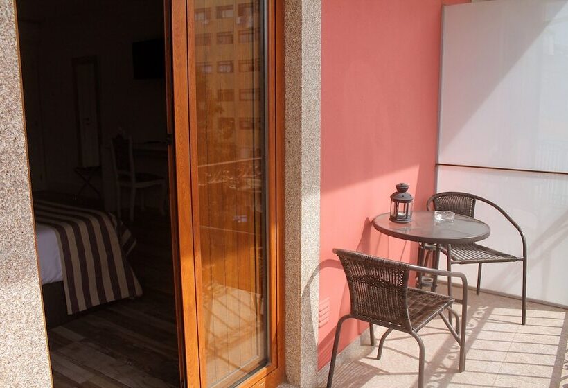 חדר סטנדרט לשלושה עם מרפסת, Art'otel Barcelos