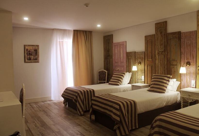 חדר סטנדרט לשלושה עם מרפסת, Art'otel Barcelos