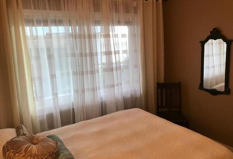 Люкс Вид на Море, Donna's Bed & Breakfast