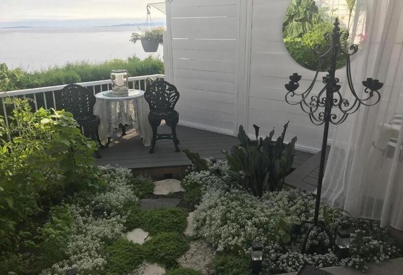 Люкс Вид на Море, Donna's Bed & Breakfast