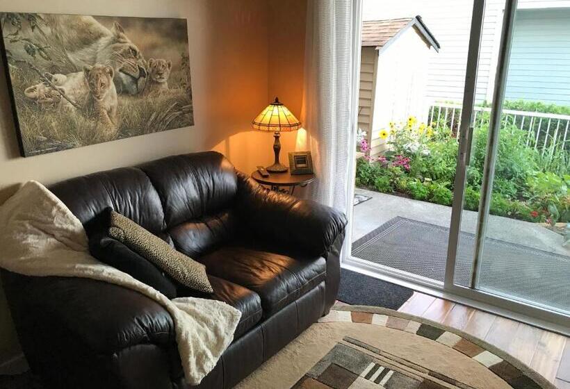 Люкс Вид на Море, Donna's Bed & Breakfast