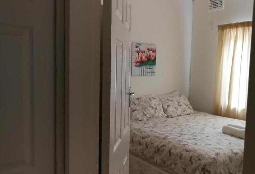 کلبه ییلاقی, Bluff Accommodation Aybriden Self Catering