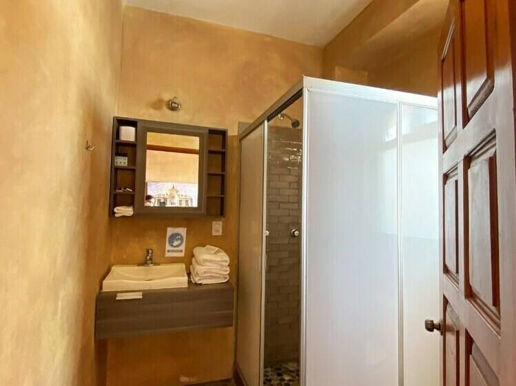 Номер Стандарт Трехместный, La Conspiración