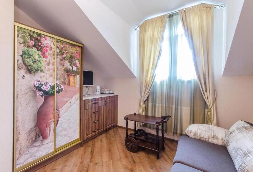 디럭스 스위트, Lepsza садыба