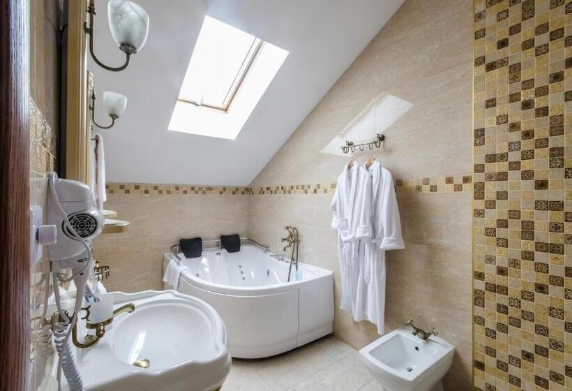 디럭스 스위트, Lepsza садыба