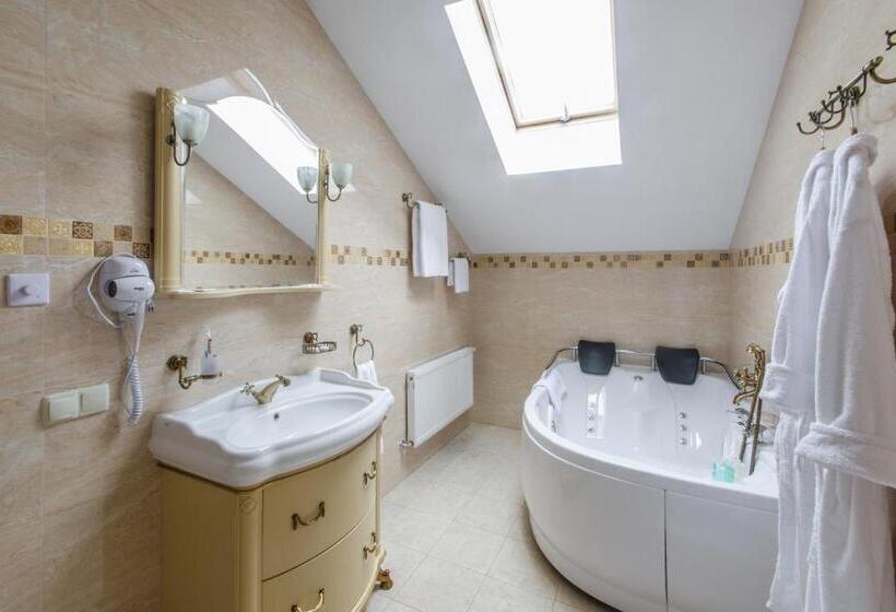 디럭스 스위트, Lepsza садыба