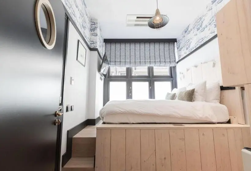 Basic Room, The Hendrick S