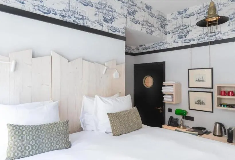 Basic Room, The Hendrick S