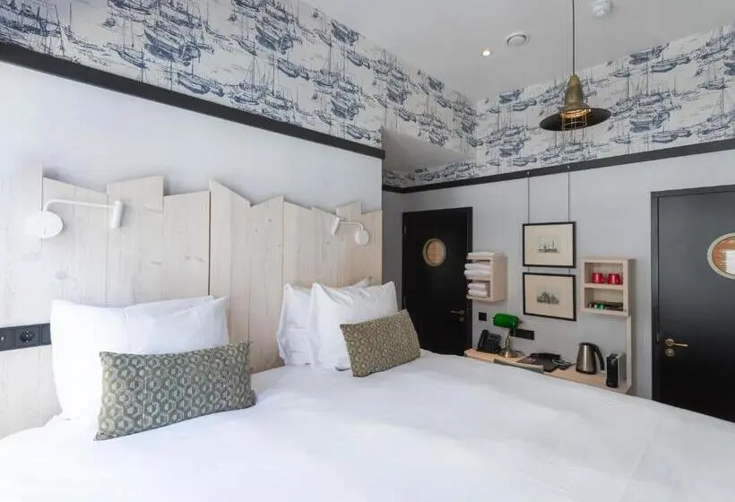 Basic Room, The Hendrick S