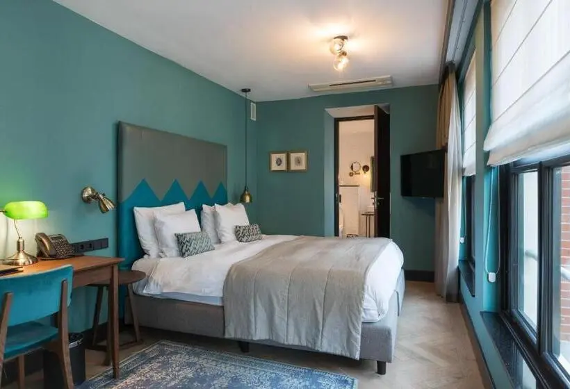 Standard Room King Size Bed, The Hendrick S