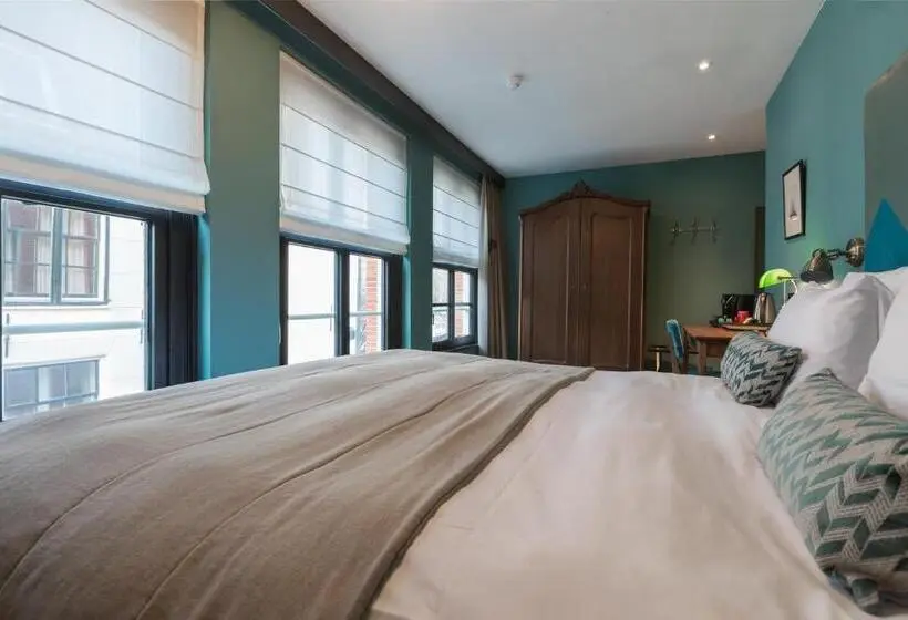 Standard Room King Size Bed, The Hendrick S