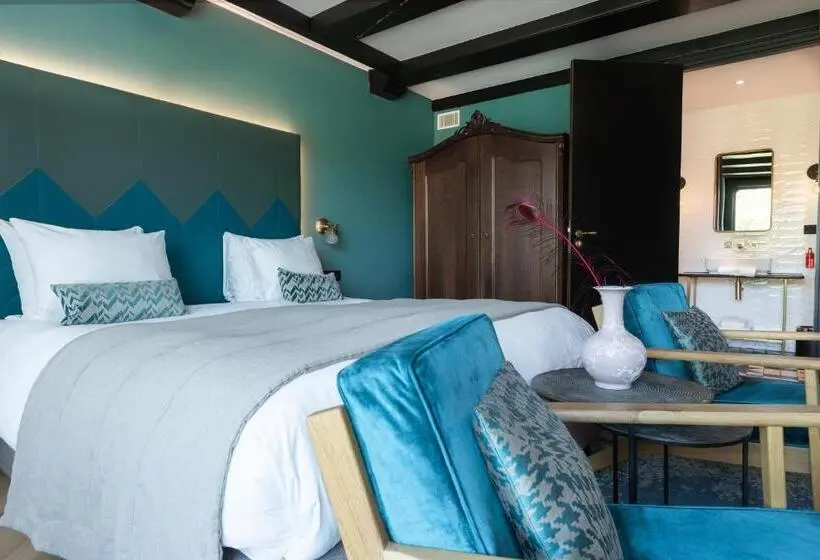 Standard Room King Size Bed, The Hendrick S