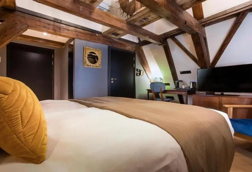 Deluxe Room with Views, The Hendrick S