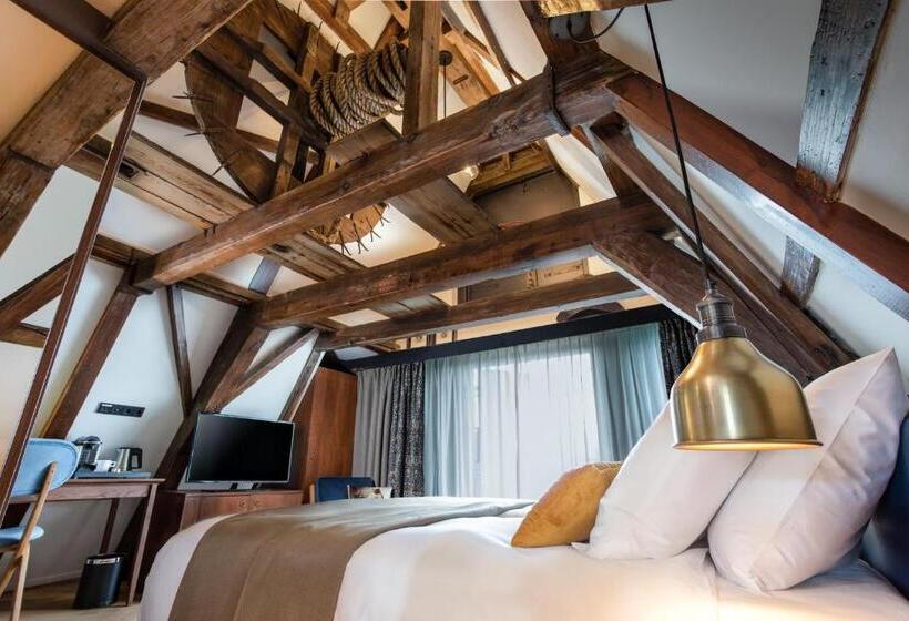 Deluxe Room with Views, The Hendrick S