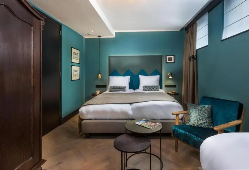 Standard Triple Room, The Hendrick S