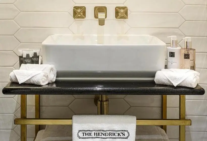 Standard Triple Room, The Hendrick S