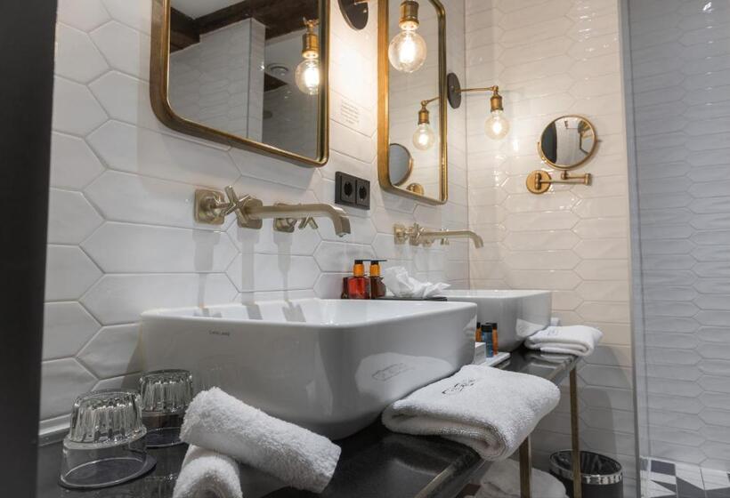 Suite, The Hendrick S