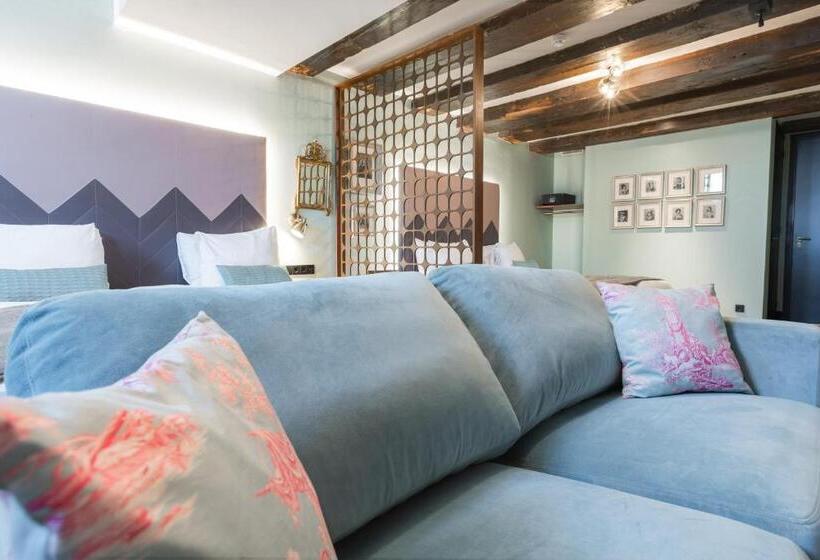 Suite, The Hendrick S