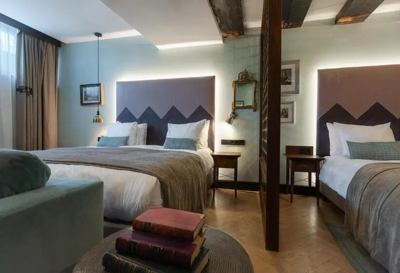Suite, The Hendrick S