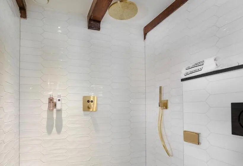 Connecting 1 Bedroom Apartment, The Hendrick S
