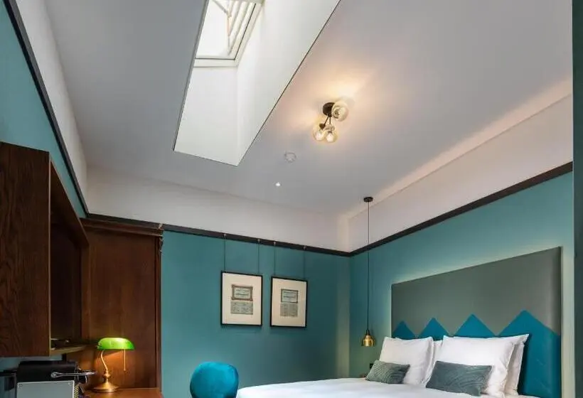 Connecting 1 Bedroom Apartment, The Hendrick S