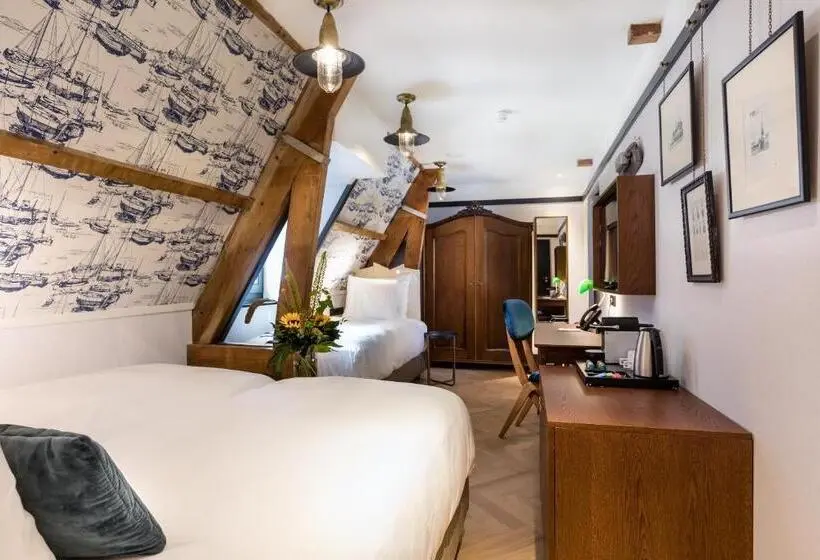 Economy Triple Room, The Hendrick S