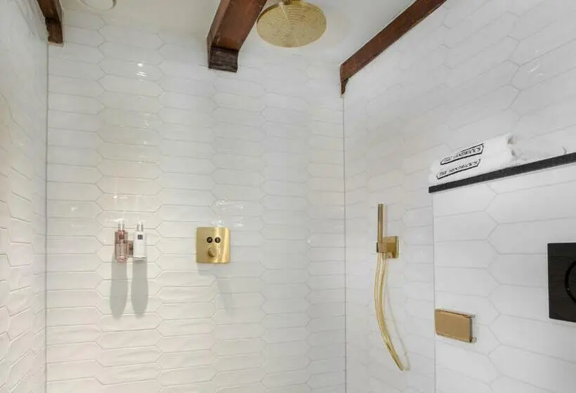 Economy Room, The Hendrick S
