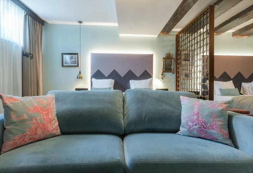 Suite, The Hendrick S