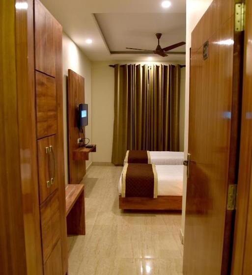 带大床的豪华间, Triveni Residency