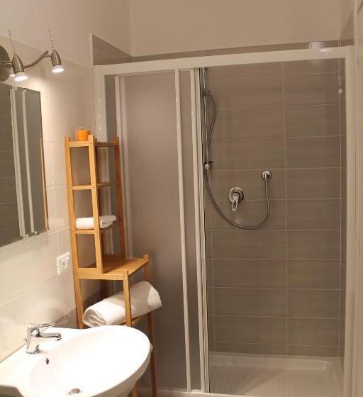 اتاق استاندارد سه نفره, Sogni D'assisi