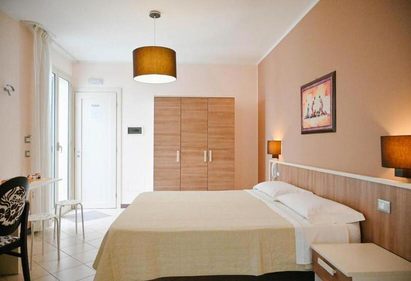 Quarto Estandar, Stella Del Sud