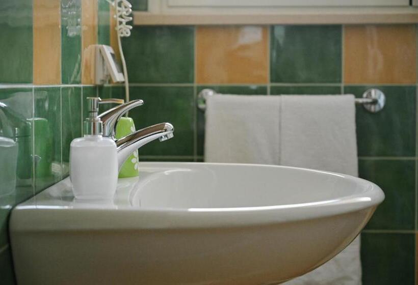 اتاق خانوادگی, Stella Del Sud