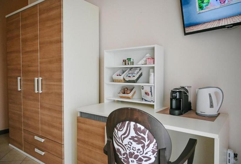 اتاق خانوادگی, Stella Del Sud