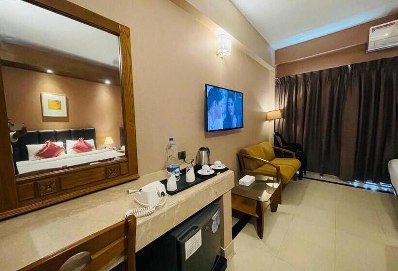 اتاق خانوادگی با چشم‌انداز دریا, Kollol By J & Z Group