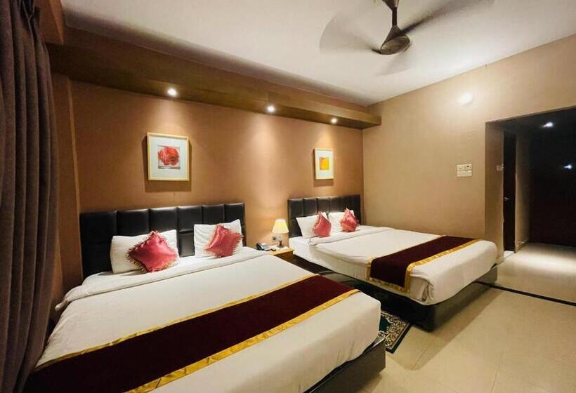 اتاق خانوادگی با چشمانداز دریا, Kollol By J & Z Group