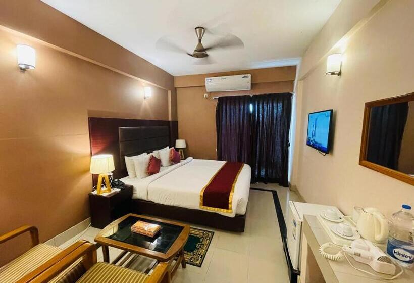 اتاق استاندارد با چشمانداز استخر, Kollol By J & Z Group