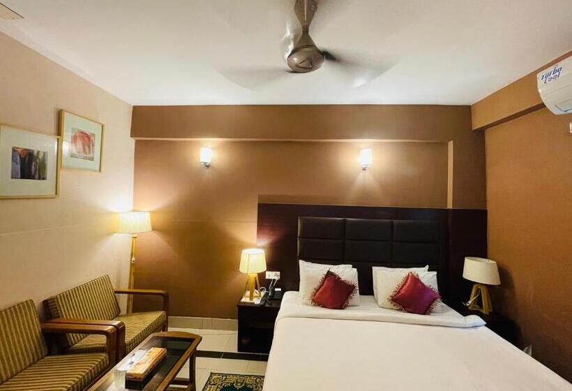 اتاق استاندارد با چشمانداز استخر, Kollol By J & Z Group