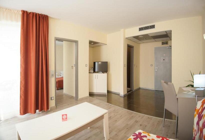 סוויטת ג'וניור עם מרפסת, Mariner S Suites