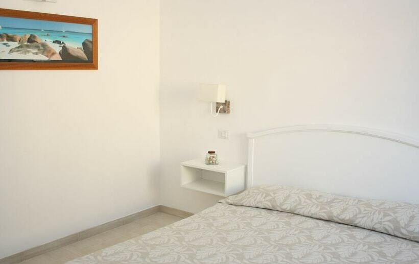 غرفة سوبيريور مطلة على حمام السباحة, Stella Marina B&b