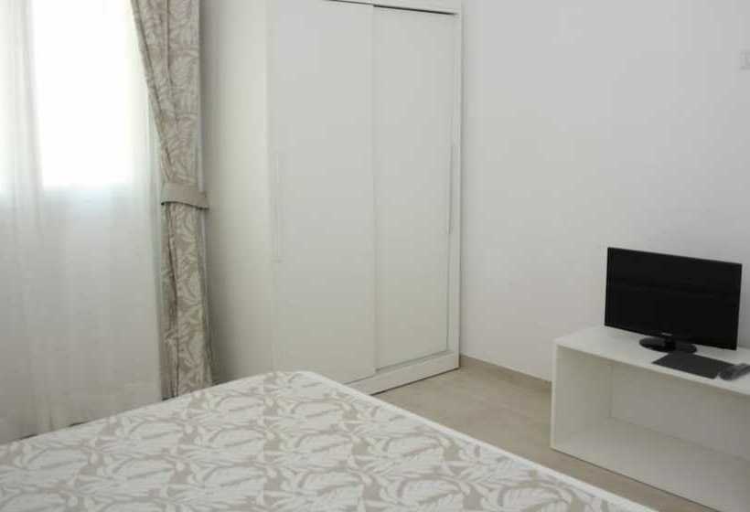 غرفة سوبيريور مطلة على حمام السباحة, Stella Marina B&b