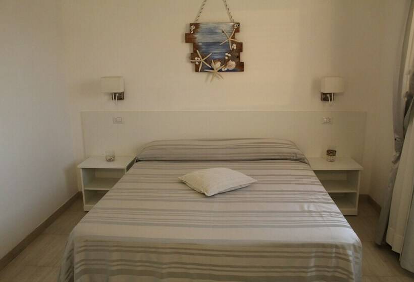 غرفة سوبيريور مطلة على حمام السباحة, Stella Marina B&b