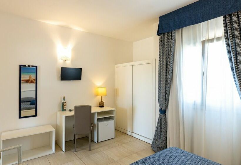 غرفة سوبيريور مطلة على حمام السباحة, Stella Marina B&b