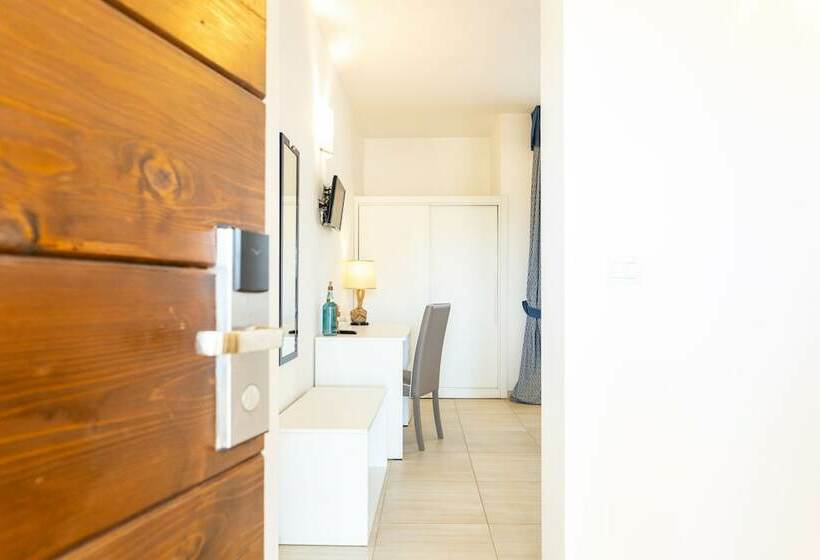Номер Superior Вид на Бассейн, Stella Marina B&b